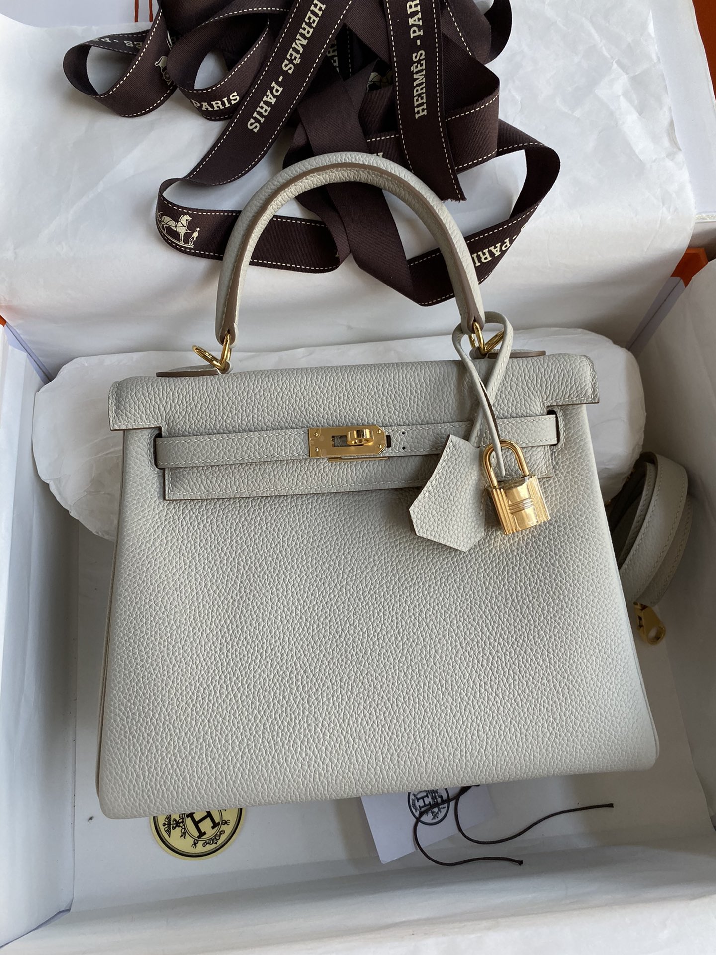 Hermes Kelly 28cm Handbag Shoulder Bag in Pearl Grey Togo Leather